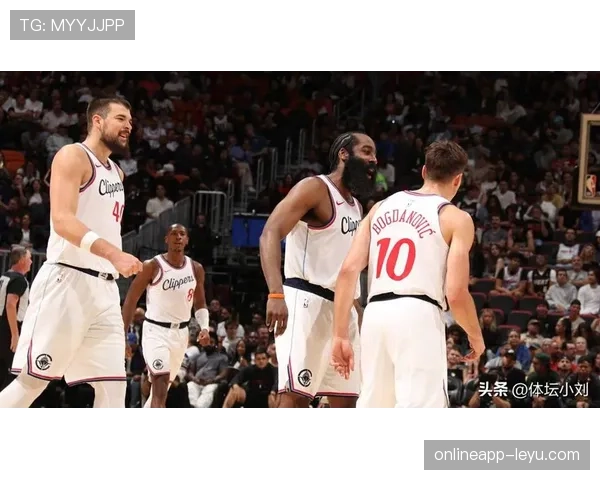 安东尼助攻数据飙升,状态回暖成球队冲击季后赛关键助力 安东尼助攻数据飙升,状态回暖成球队冲击季后赛关键助力