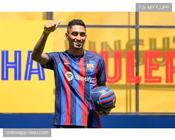 拉菲尼亚持续影响利兹联，回顾其过去的辉煌表现与球队贡献