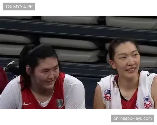 韩旭居然穿得比我妈还随性，场下大牌其实是假的？